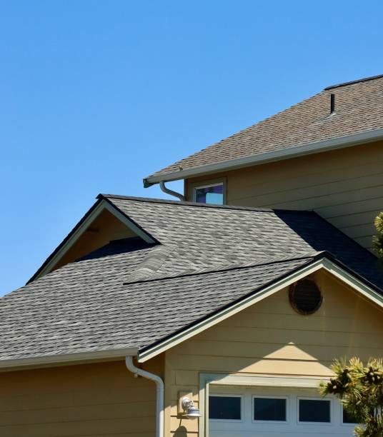 Best Roof Moss and Algae Removal  in Moxee, WA